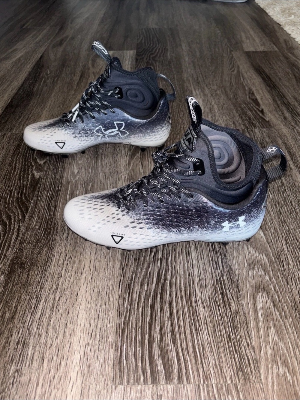 Under Armour Spotlight Lux Men’s MC 2.0 Football Cleats Black Size 9 Lace Up